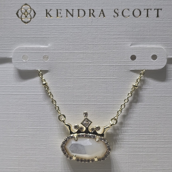 Kendra Scott Jewelry - Kendra Scott Elisa Princess Gold Short Pendant Necklace